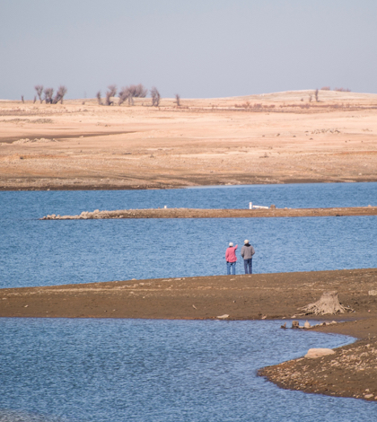 California drought hits Folsom Lake Reservoir